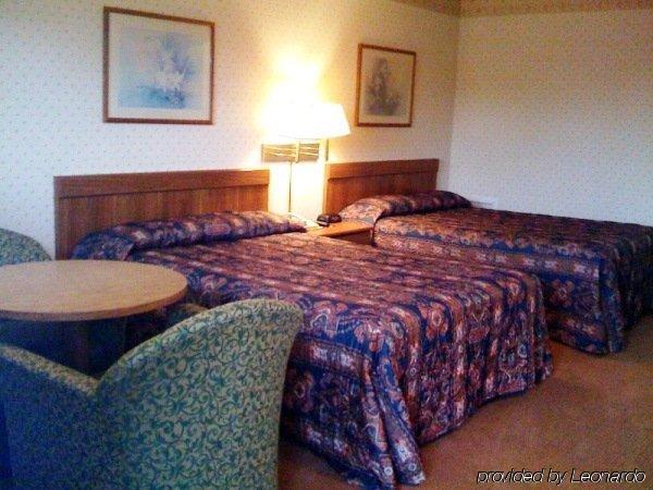 Relax Inn Lewisburg Room photo